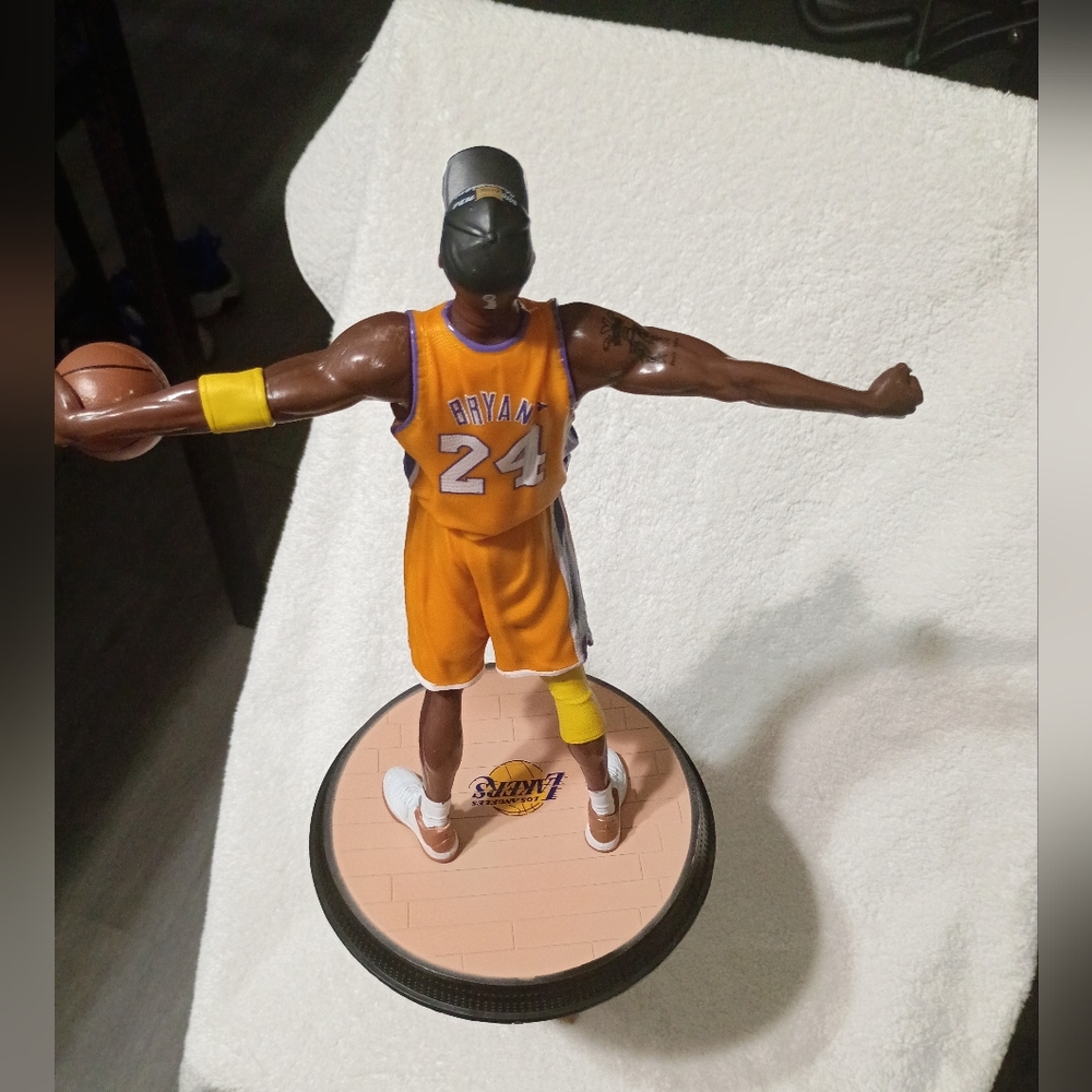 Kobe Beats Boston 2010 Championship Sports Figure GREAT CHRISTMAS GIFT!! - Picture 6 of 7